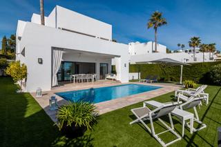 Lloguer Xalet a Nueva Atalaya. Soleada villa moderna con maravillosas vistas en benahavis.