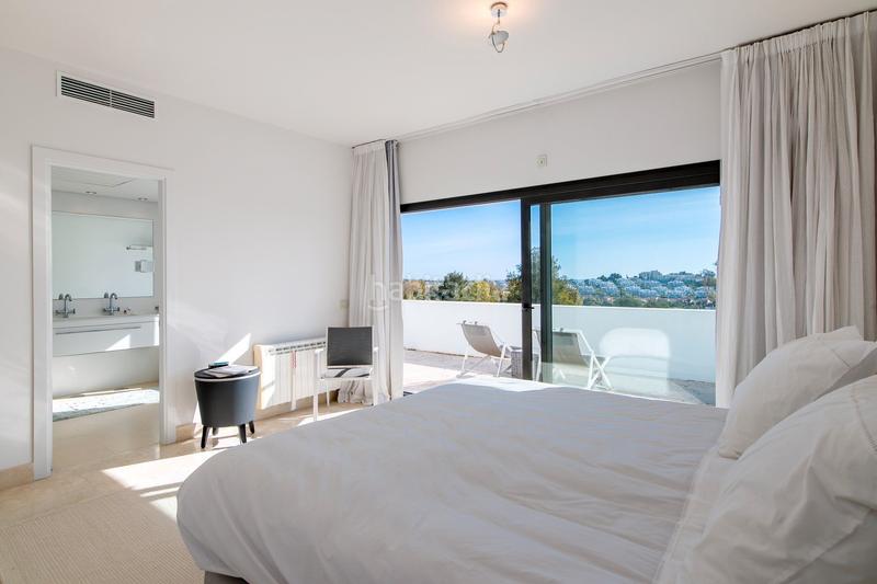 Foto 8aad5831-80d0-453b-a054-02e8767454c9. Miete chalet mit heizung parking pool in Nueva Atalaya Estepona