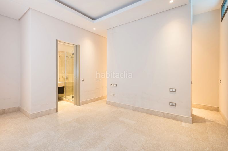 Foto b0cd802c-560f-4697-a0e9-efe7d8d15da4. Xalet a n/a a Playa de la Fontanilla Marbella