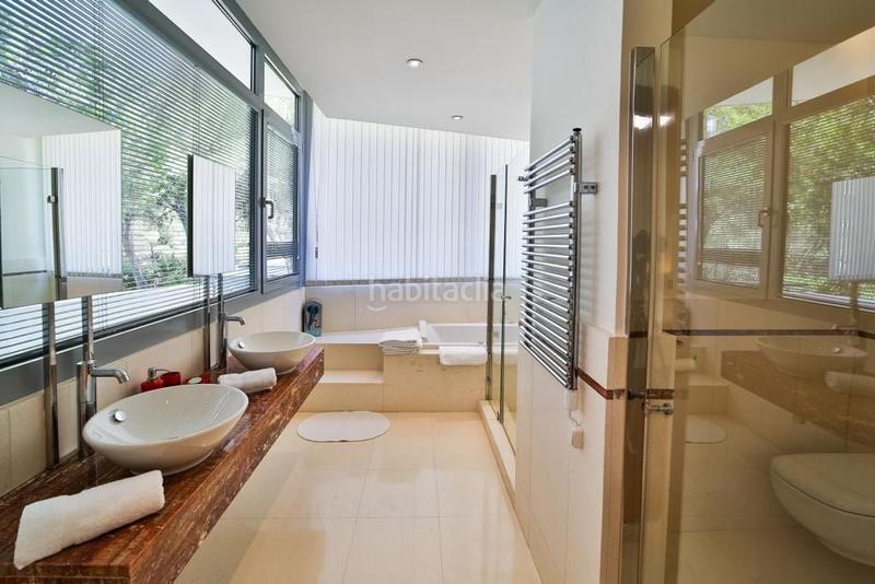 Foto d988260a-2f37-42f1-90df-9bd99162cd7b. Lloguer casa a calle sierra blanca 184 a Nagüeles Alto Marbella