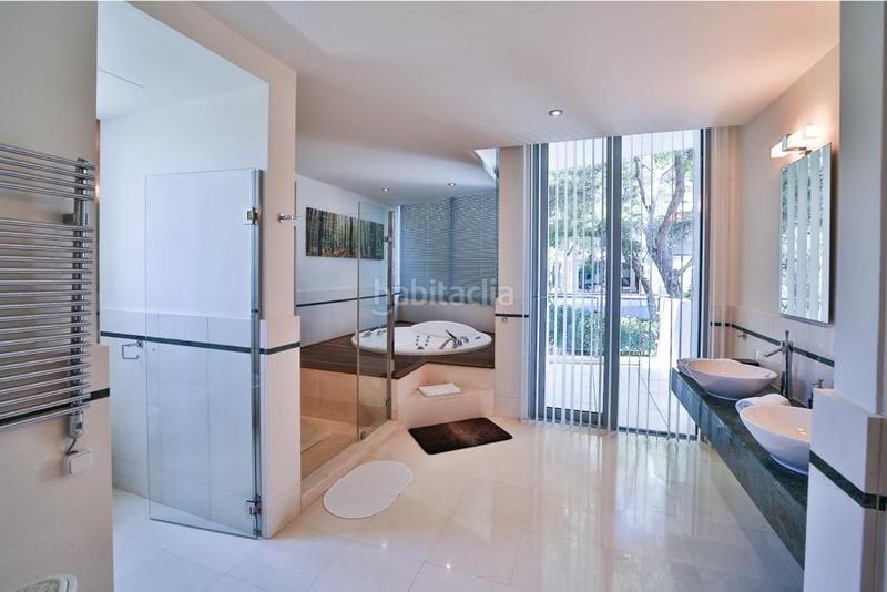 Foto 645d2810-b1a2-49e2-a814-7f38c01adc8f. Rent house in calle sierra blanca 184 in Nagüeles Alto Marbella