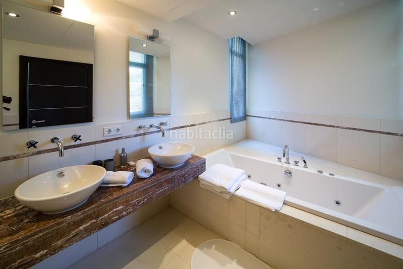 Foto 8da92e7c-7a28-4a92-b1b3-051c326b8dc2. Rent house in calle sierra blanca 184 in Nagüeles Alto Marbella