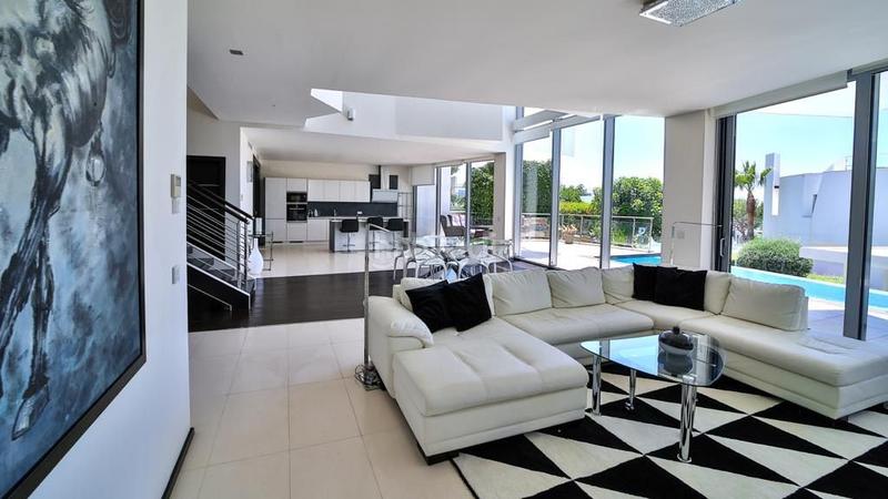 Foto a5e1f310-8545-4e87-b8d8-8222548fc388. Rent house in calle sierra blanca 184 in Nagüeles Alto Marbella