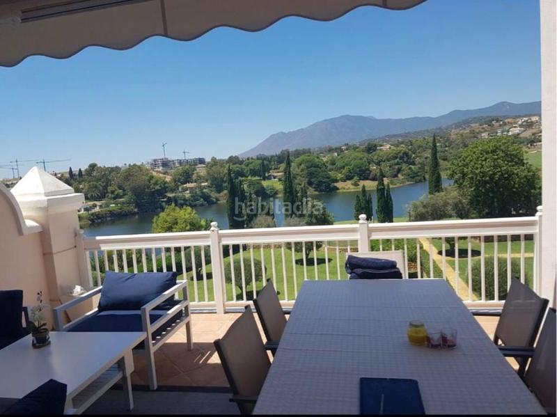 Foto e3c40751-dee8-40c9-91cc-cb7f0b14d449. Dúplex espectacular ático dúplex en venta en urbanización el lago de los flamingos. en Estepona
