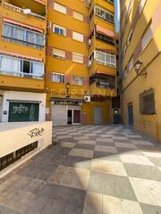Local Comercial en Calle Jonas 5