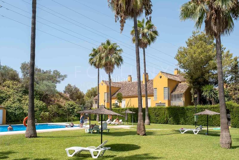 Foto 406dbaf5-bd30-4234-bb91-79ded941ecab. Alquiler piso amplio y luminoso piso con terraza y patio, piscina comunitaria, dos plazas de aparcamiento en el Mayorazgo, . en Málaga