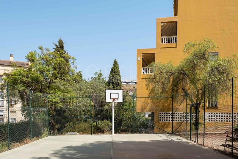 Foto 40bc2419-9b98-4775-adf8-cf9b797140fd. Alquiler piso amplio y luminoso piso con terraza y patio, piscina comunitaria, dos plazas de aparcamiento en el Mayorazgo, . en Málaga