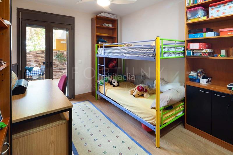 Foto 40ca5a37-441b-4f16-8475-58748e03e82c. Alquiler piso amplio y luminoso piso con terraza y patio, piscina comunitaria, dos plazas de aparcamiento en el Mayorazgo, . en Málaga