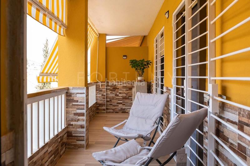 Foto 8d7134b3-bcd1-4448-b2ce-fb02e73401a7. Alquiler piso amplio y luminoso piso con terraza y patio, piscina comunitaria, dos plazas de aparcamiento en el Mayorazgo, . en Málaga