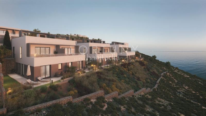 Foto 48f4e7cd-54e4-4804-8bc9-db30780079fc. Casa pareada en carretera de almería 15 cómoda, funcional y luminosa casa pareada con vistas al mar , torrox en Lagos