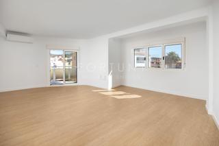 Location Appartement  Calle la huerta 4. Propiedad recién reformada, excelente piso, muy amplio y muy lum