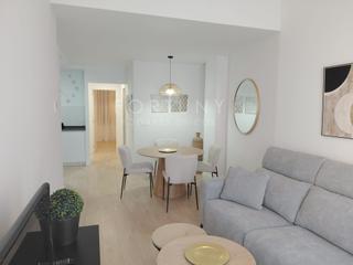 Lloguer Pis a La Merced. Alquiler de larga temporada: luminoso piso de dos dormitorios a