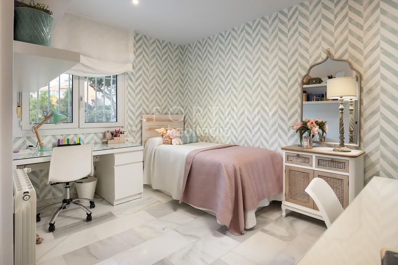 Foto ff718ecf-ec5d-41c7-9e76-641d32c0849a. House with fireplace heating parking pool in El Candado Málaga