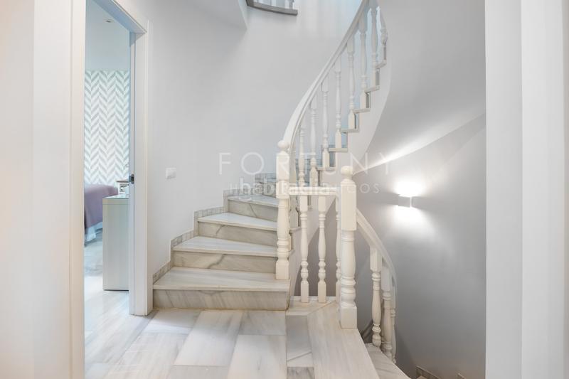 Foto c10479ae-0272-41ed-9fae-1c33fba5d5e3. Maison avec cheminée chauffage parking piscine dans Málaga