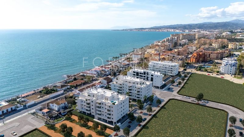 Foto ebf6409d-eed3-4ceb-ac35-33fc001ea8b8. Pis amb aparcament piscina a Paseo Marítimo de Levante Torre del Mar