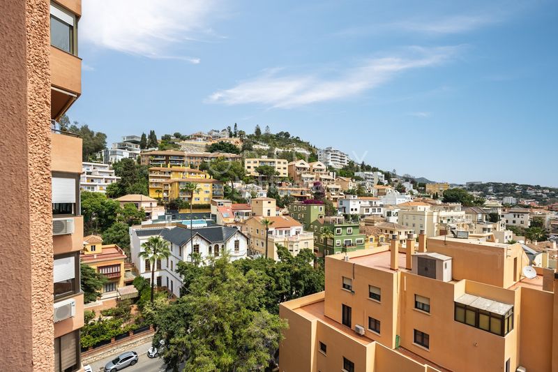 Foto e9308f82-57c8-4523-b876-14178e5191ef. Pis a paseo de sancha 33 a La Malagueta - Monte Sancha Málaga