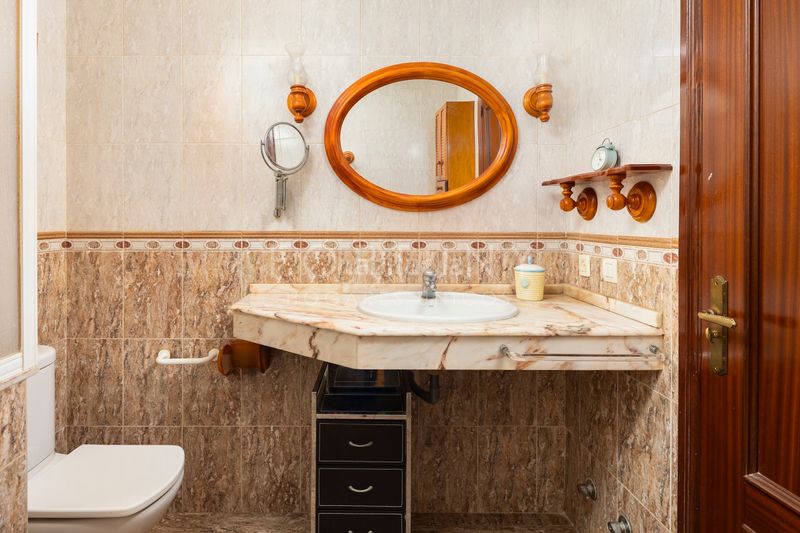 Foto b87d5d87-b75b-48a2-b5d2-9a580064790d. Piso en calle eugenio sellés 15 en Pedregalejo - Morlaco Málaga