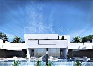 Semi detached house in Calle el toro 32
