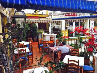 Local Comercial a Bel - Air. Local comercial de 2 plantas con 2 ambientes diferenciados, en l