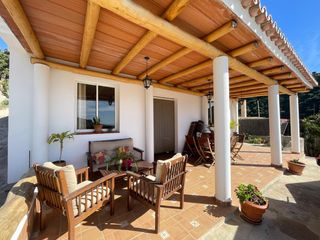 Masia a Altos de Estepona. Fantástico terreno con casa legalmente registrada y vistas al ma