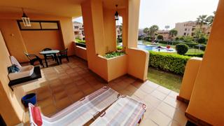 Rez-de-chaussée à Bahía de Casares. Fantástico apartamento de lujo de 2 dormitorios y 2 baños en la