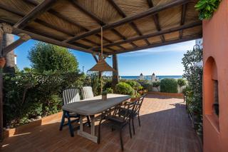 Casa adossada a Marina de Casares. Impresionante casa adosada en primera línea de playa en marina d