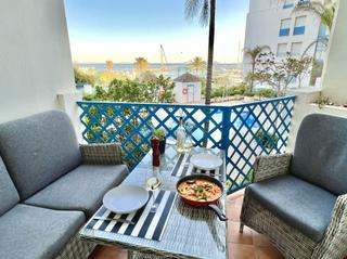 Apartament a Puerto de Estepona. Impresionante apartamento con bonitas vistas frente al puerto de
