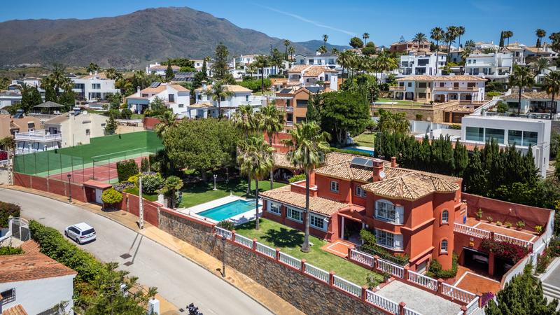 Foto 8e8e4f7f-7497-4fd3-bda3-d6844318b287. Maison avec parking piscine dans Seghers Estepona