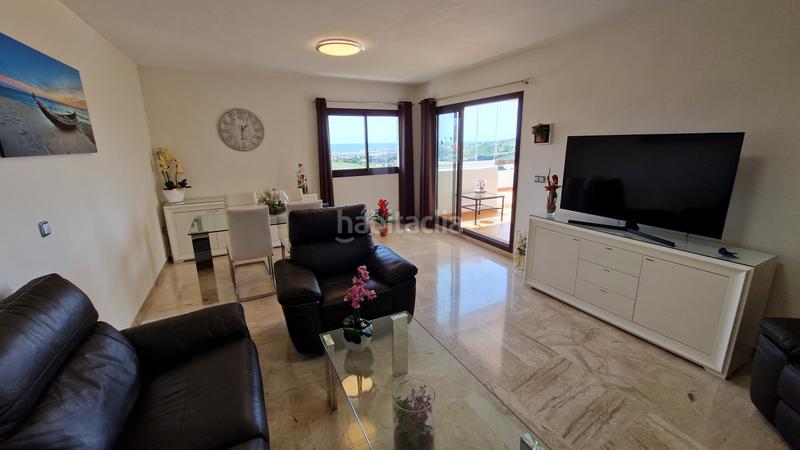 Foto 83225c4c-78df-498e-b897-9814033847f5. Ático increíble ático de 2 dormitorios con increíbles vistas al mar en doña julia, residencial mirabella en Casares