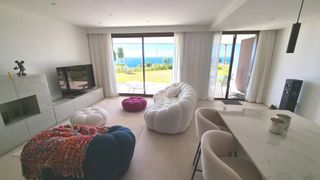 Ground floor in Bahía de Casares. Impresionante apartamento con vistas espectaculares al mar en el