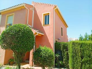 Towny house in Garcia lorca 0. Casa pareada con gran potencial en nueva atalaya, estepona