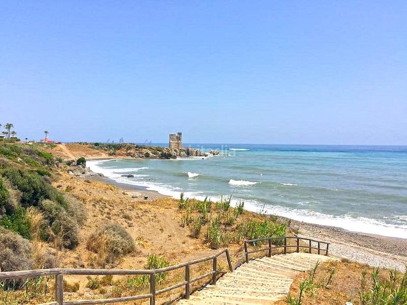 Foto 8e5b3b01-8a73-49c9-8fc2-f84977c0d234. Casa adosada adosado de 3 dormitorios playa con vistas y excelente ubicación en Casares