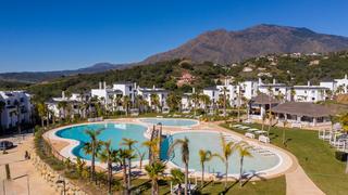 Apartament a Altos de Estepona. Fantastico apartamento moderno de 3 dormitorio y vistas al mar e