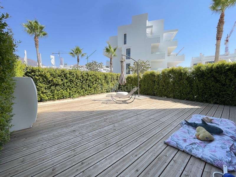 Foto 51363555-9ad9-40fa-8be0-286ca8ed9798. Planta baja apartamento en planta baja con amplio salón y terraza con vistas parciales al mar en las olas en Estepona