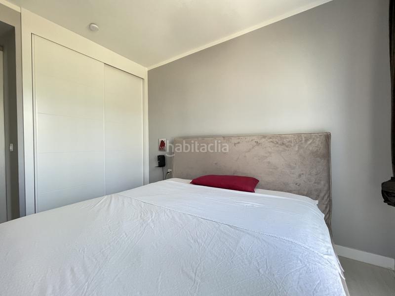 Foto 6dae914c-d556-4ae6-89a6-4245ce66d876. Planta baja apartamento en planta baja con amplio salón y terraza con vistas parciales al mar en las olas en Estepona