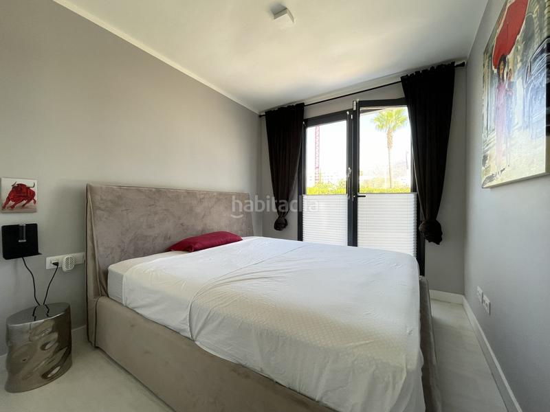 Foto b9f433de-0374-436d-819a-fd015d241469. Planta baja apartamento en planta baja con amplio salón y terraza con vistas parciales al mar en las olas en Estepona