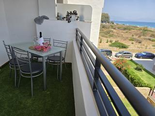 Appartement à Alcorrín. Fantástico apartamento de 2 dormitorios en primera línea de play