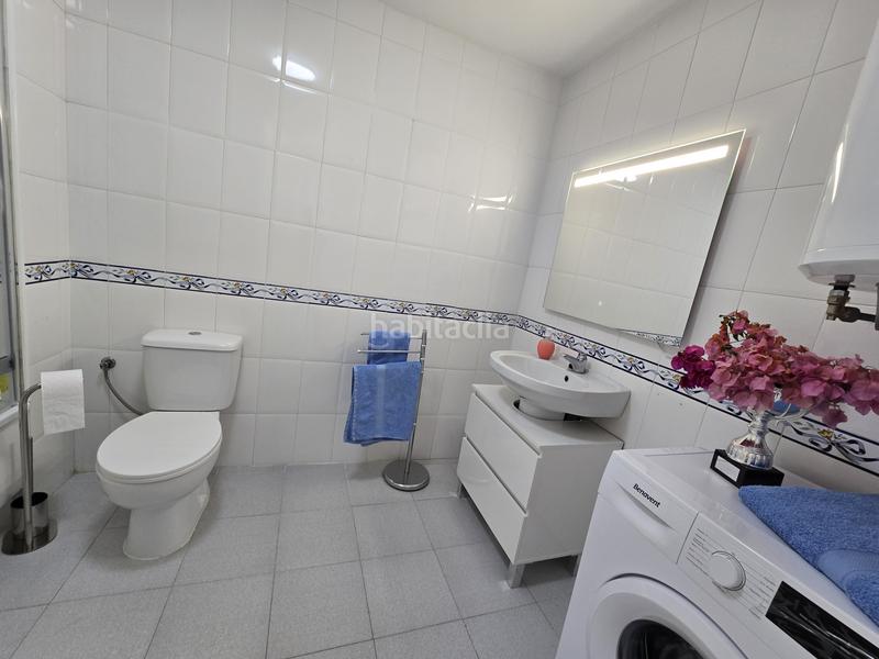 Foto 72b93e87-0dd0-4b8f-b370-6a43f1e136ee. Apartamento fantástico apartamento de 2 dormitorios en primera línea de playa en la urbanización aldea beach, , muy cerca del puerto en Manilva