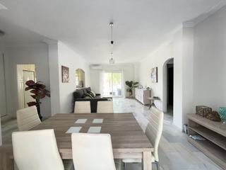Planta baja en Estepona Golf. Apartamento en planta baja con varias terrazas en estepona golf