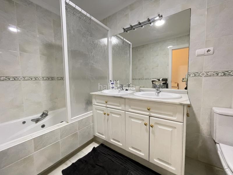 Foto a86e9cbd-aa40-420a-a9f7-e5985fa02fef. Planta baja apartamento en planta baja con varias terrazas golf en Estepona