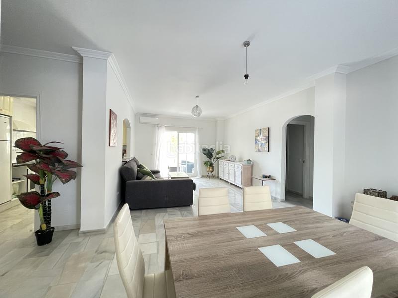 Foto b0bdc127-b818-4aa2-a3fe-7b3aa13b76ca. Planta baja apartamento en planta baja con varias terrazas golf en Estepona
