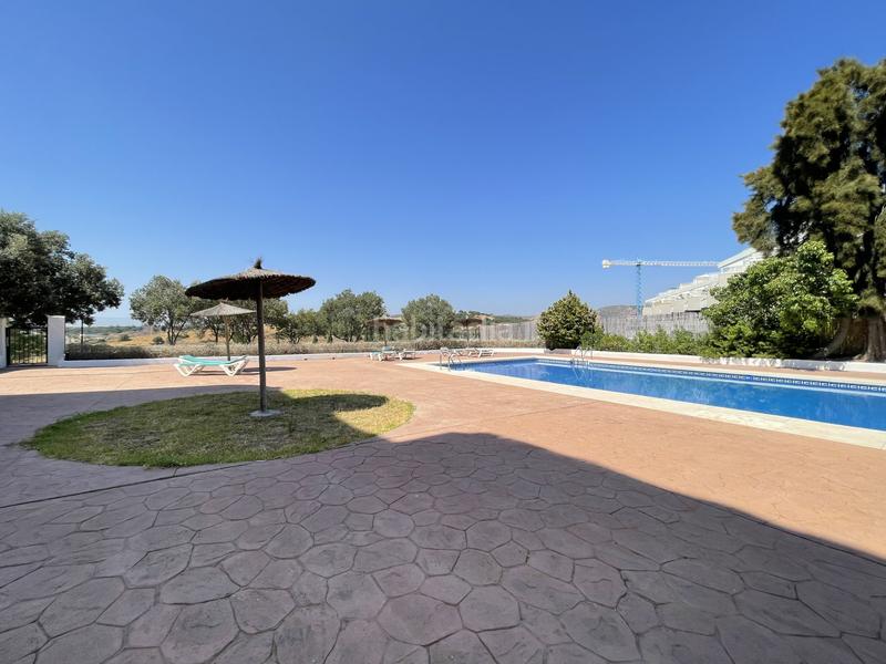 Foto c181a03e-49f1-4c28-9e91-6586c9093031. Planta baja apartamento en planta baja con varias terrazas golf en Estepona