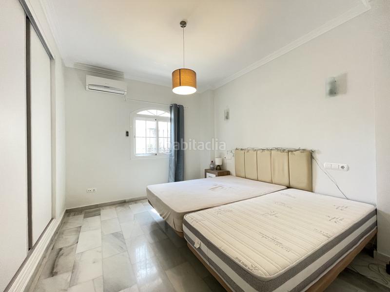 Foto ee23db54-cd51-4a43-acd9-861d40a3f97c. Planta baja apartamento en planta baja con varias terrazas golf en Estepona