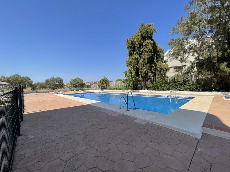 Foto ef2d89b5-5b0a-4b8d-9b26-2758b832795c. Planta baja apartamento en planta baja con varias terrazas golf en Estepona