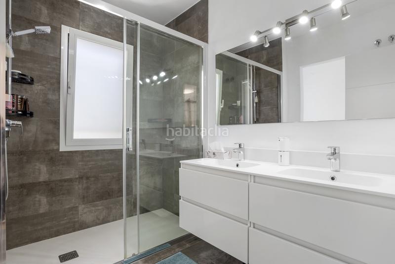 Foto 74fa5eec-4d2c-49af-9034-0aa391ab403e. Reihenhaus mit parking in Centro Estepona