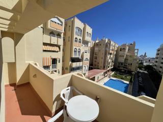 Dúplex a Centro. Amplio dúplex en el centro de estepona con piscina y garaje priv