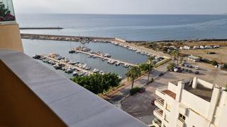 Appartement in Puerto de Estepona. Estupendo apartamento en venta de 1 dormitorio en primera línea