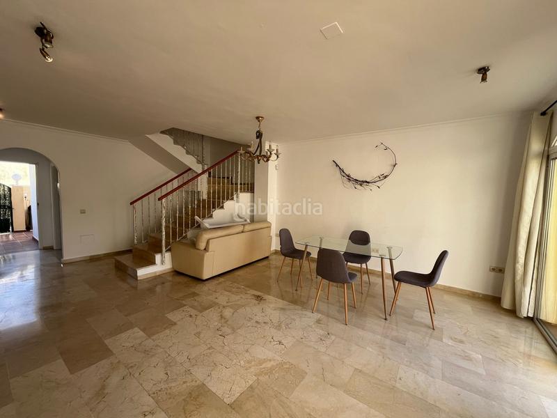 Foto 9c95e957-9b46-4e3d-a627-caa323d27fd8. Casa adossada amb aparcament piscina a Seghers Estepona