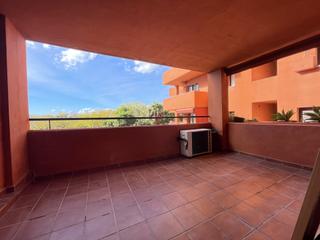 Appartement à Puerto de Estepona. Apartamento de 2 dormitorios con amplia terraza y garaje privado
