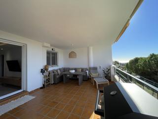 Appartement à Doña Julia Golf. Apartamento de 3 dormitorios en primera línea de golf en haciend